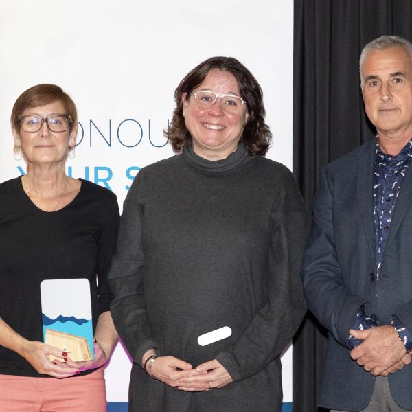 VIU HR Director Brenda McKay receive the Senate Honorary Award for outstanding service from VIU President Deb Saucier and Provost and Vice Chancellor Mike Quinn